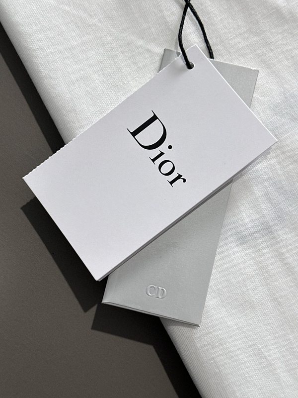 ブランドTシャツ着用イメージ